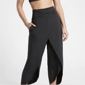 Athleta Black Release Pant size M
